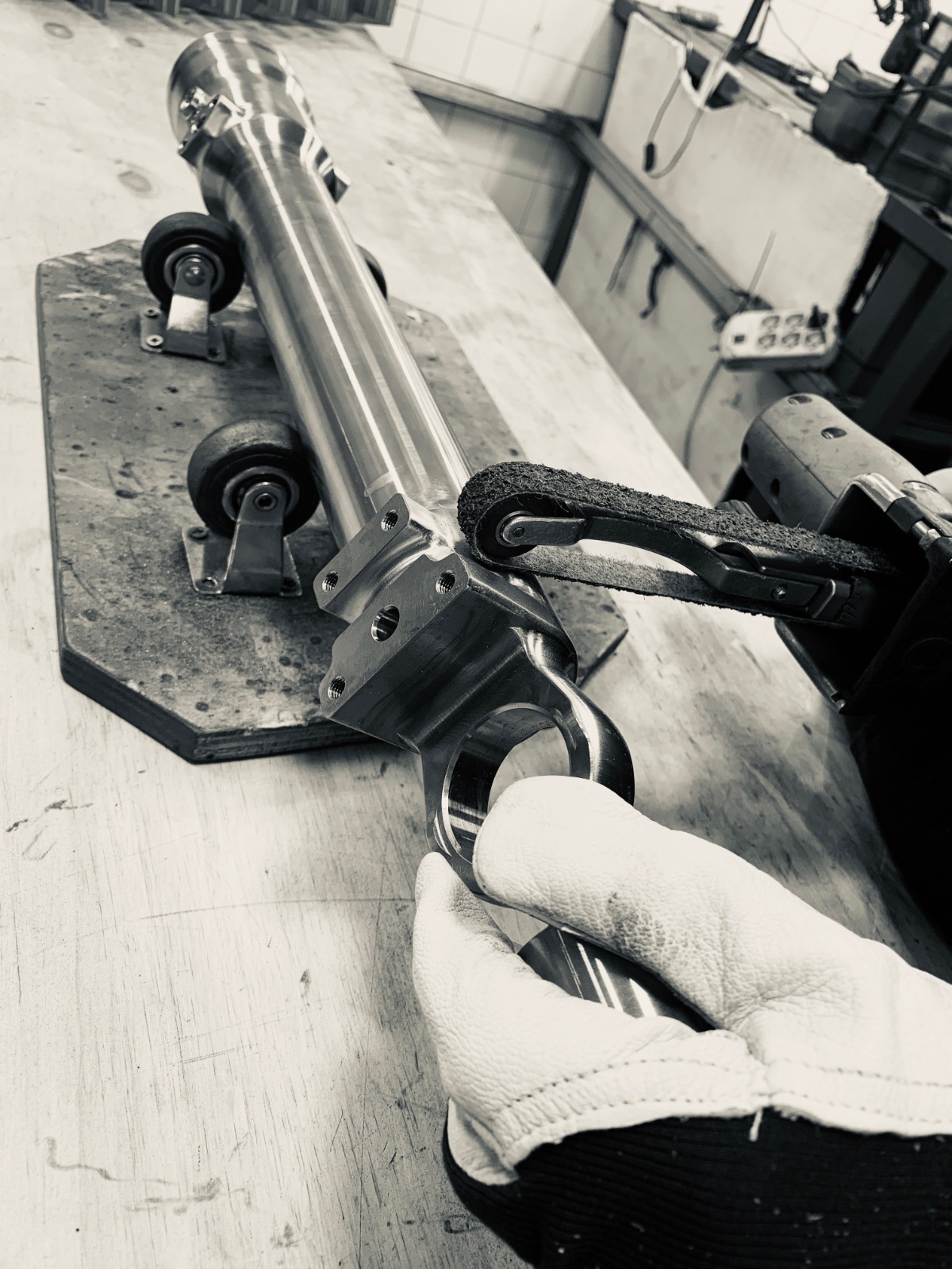 Lavorazione di aggiustaggio meccanico in officina